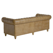 Vintage stílusú, fenyőfa szerkezetű, barna színű bőrrel kárpitozott Chesterfield kanapé.