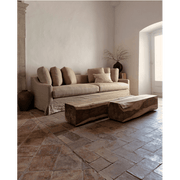 Törzsi stílusú, rusztikus megjelenésű, tömör suarfatörzsből készült dohányzóasztal