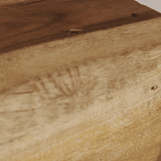 Törzsi stílusú, rusztikus megjelenésű, tömör suarfatörzsből készült dohányzóasztal