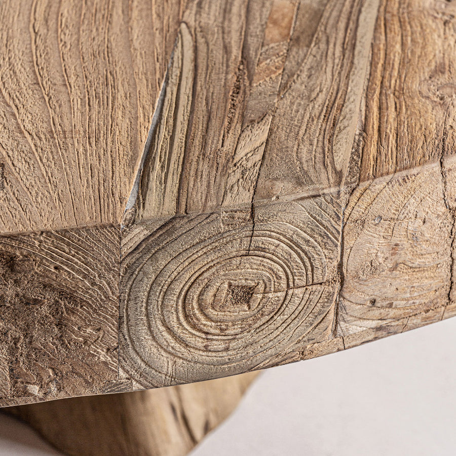 Újrahasznosított teakfa asztallap részlet – erezet és évgyűrű mintázat
