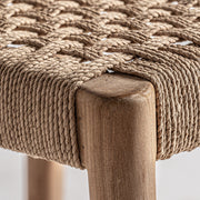 Koloniál stílusú, natúr színű, teakfa étkezőszék kötélből szőtt ülőfelülettel.