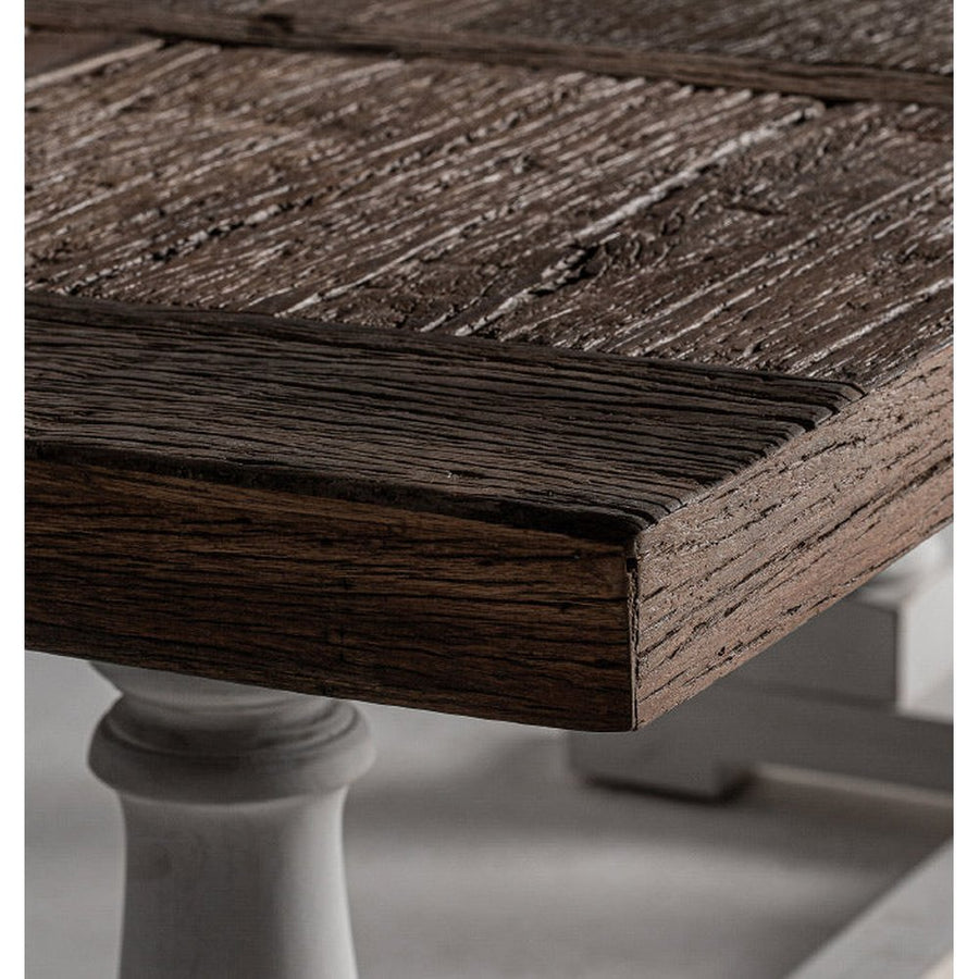 Nagyméretű, provanszi stílusú, szilfából és mangófából készült étkezőasztal.