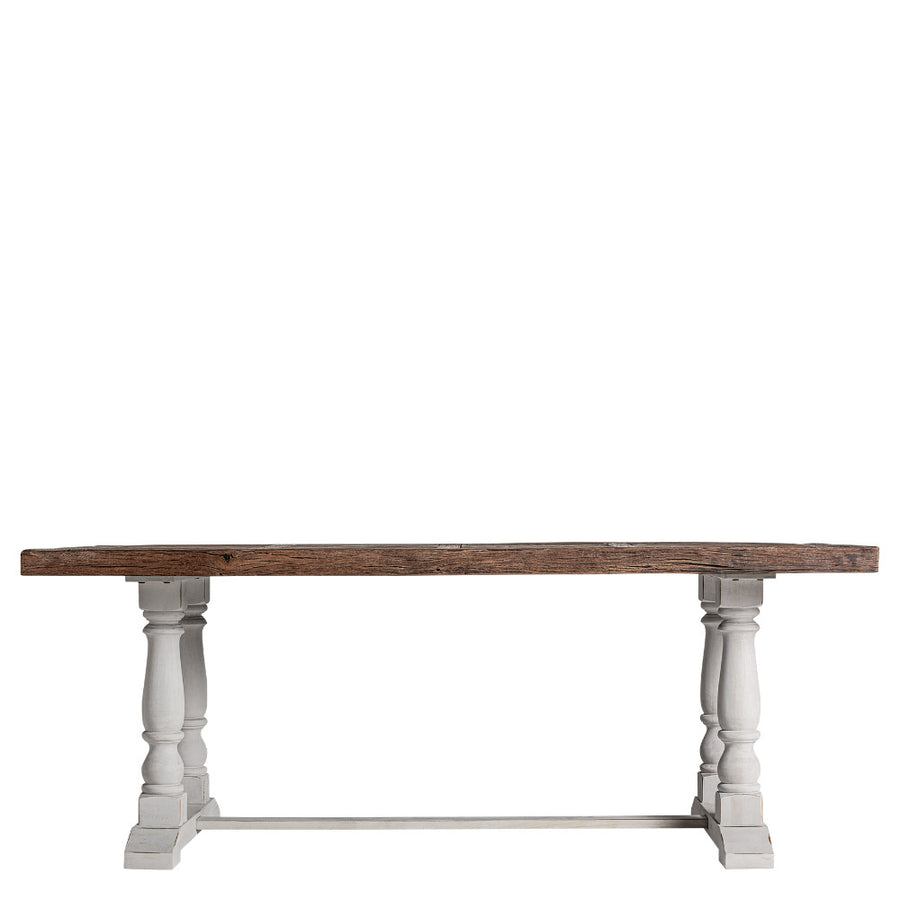 Nagyméretű, provanszi stílusú, szilfából és mangófából készült étkezőasztal.