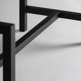 Vasból készült lábazat merevítő eleme – ipari kialakítás részlete