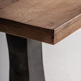 Mangófa asztallap sarokrészlete – világosbarna pácolt felület, természetes faerezet