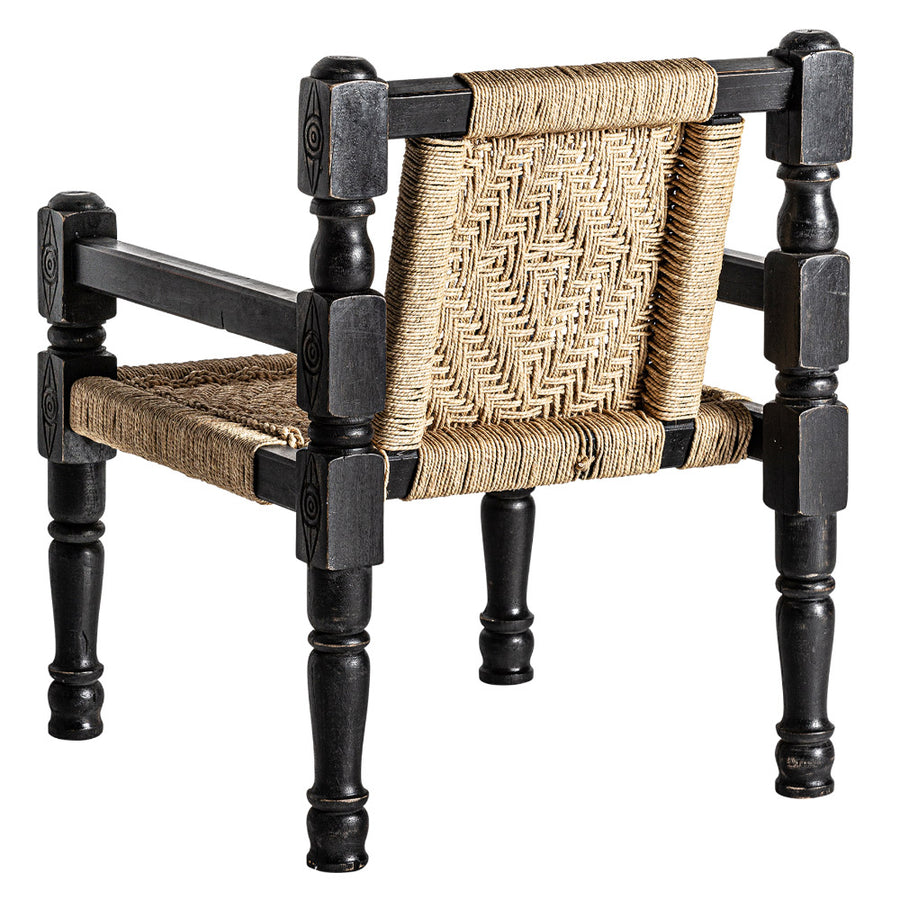 Kortárs stílusú, újrahasznosított fenyőfából készült, antikolt fekete színű karosszék