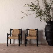 Kortárs stílusú, újrahasznosított fenyőfából készült, antikolt fekete színű karosszék