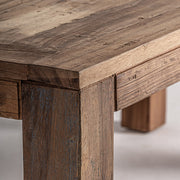 Kortárs stílusú, újrahasznosított fenyőfából készült, natúr színű étkezőasztal 