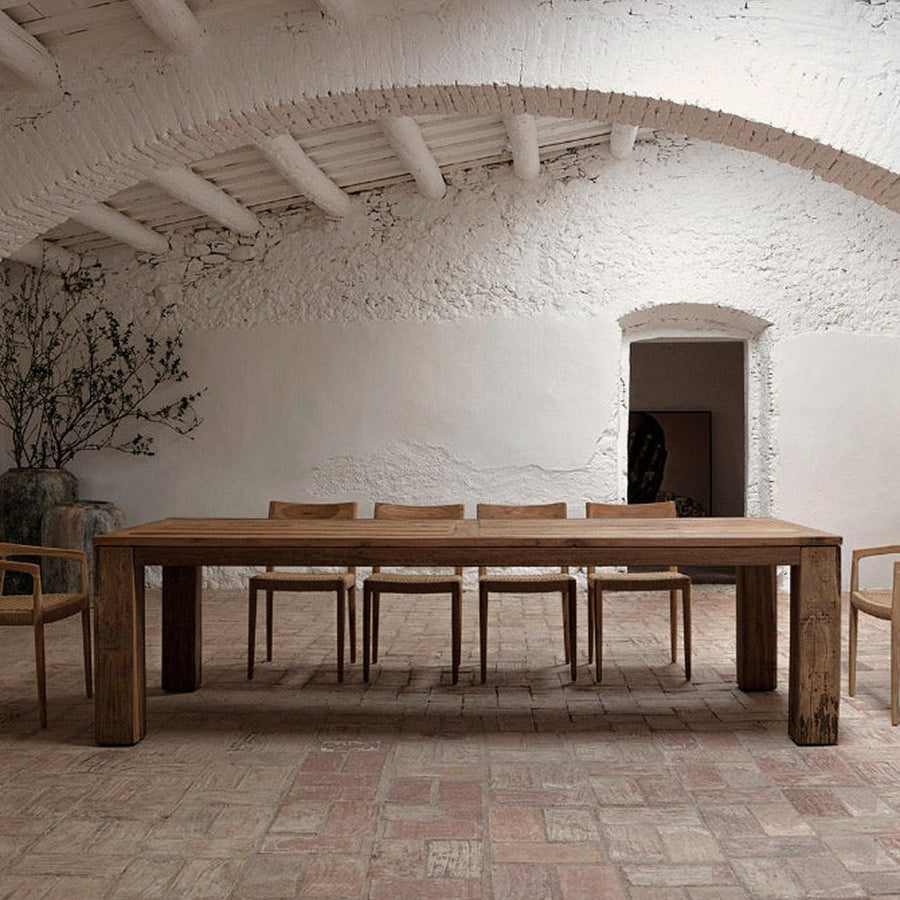 Kortárs stílusú, újrahasznosított fenyőfából készült, natúr színű étkezőasztal