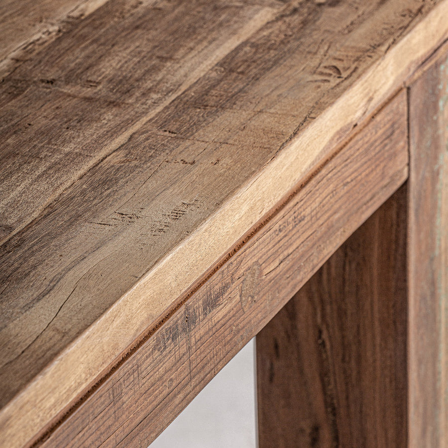 Kortárs stílusú, újrahasznosított fenyőfából készült, natúr színű étkezőasztal