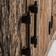 Kortárs stílusú, natúr színű, újrahasznosított fenyőfából készült tálaló.