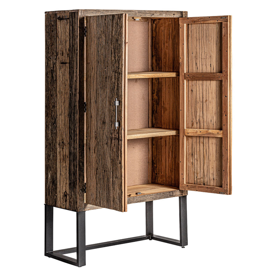 Kortárs stílusú, natúr színű, újrahasznosított fenyőfából készült gardróbszekrény.