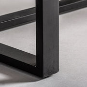 Kortárs stílusú, natúr színű, újrahasznosított fenyőfából készült gardróbszekrény.