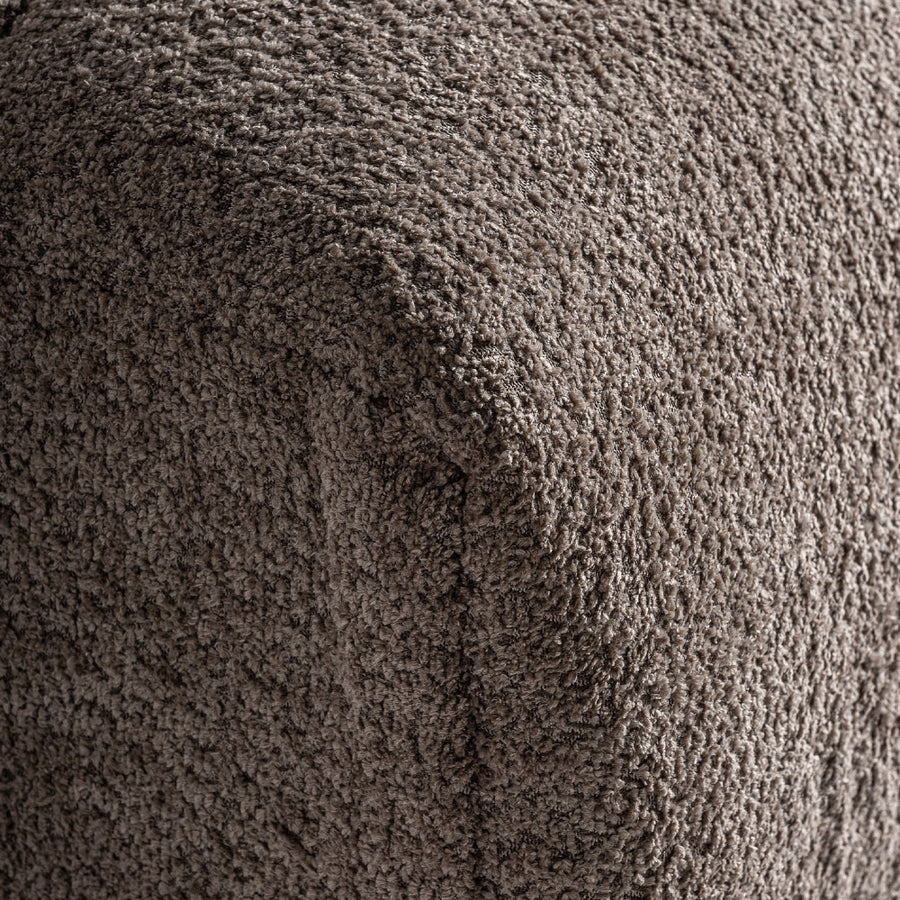 Barlin kanapé ülőfelület részlet – bordázott varrás és puha párnázás