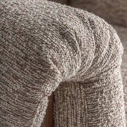 Karfa részletfotó – bézs buklé hatású poliészter kárpit textúrája