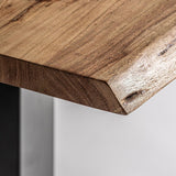 Akáciafa asztallap részletfotó – natúr szín, természetes faerezet és csomók