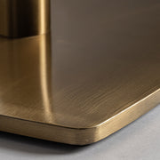 Aranyszínű acél talp részlet texturált felülettel – Valreas glamour asztal