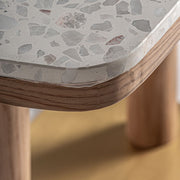 Terrazzo asztallap részlet – természetes kőszemcsék textúrája közelről