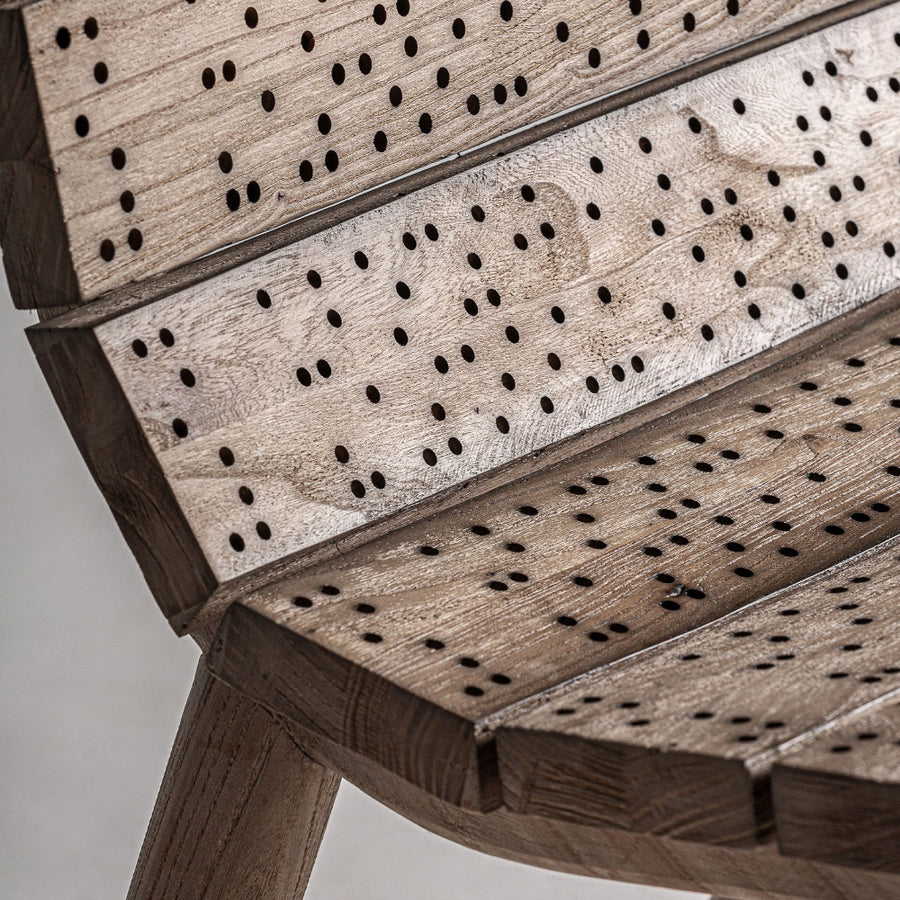 Jacquard szék háttámla közelről – apró perforációk textúrája