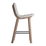 Bárszék oldalnézet – ívelt háttámla és párnázott ülés