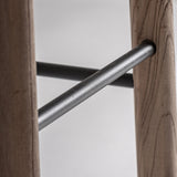 Fekete fém lábtartó közelről – Jacquard bárszék