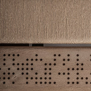 Perforált mangófa panel közelről – Jacquard dohányzóasztal