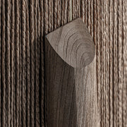 Jacquard kaspó – mangófa tartóláb és raffia burkolat találkozásának részlete