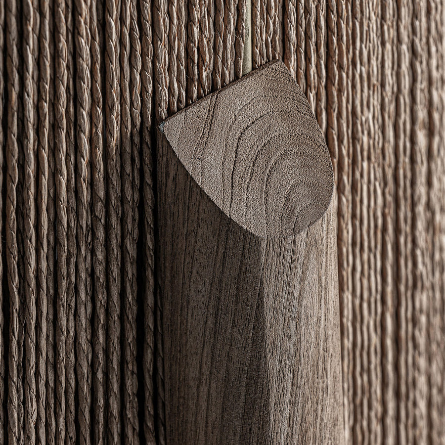 Jacquard kaspó – mangófa tartóláb és raffia burkolat találkozásának részlete