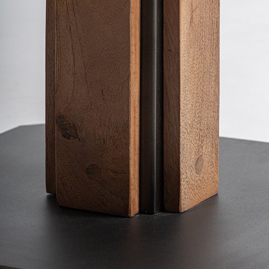 Tölgyfa felület textúrája – natúr barnás árnyalat, modern bárasztal