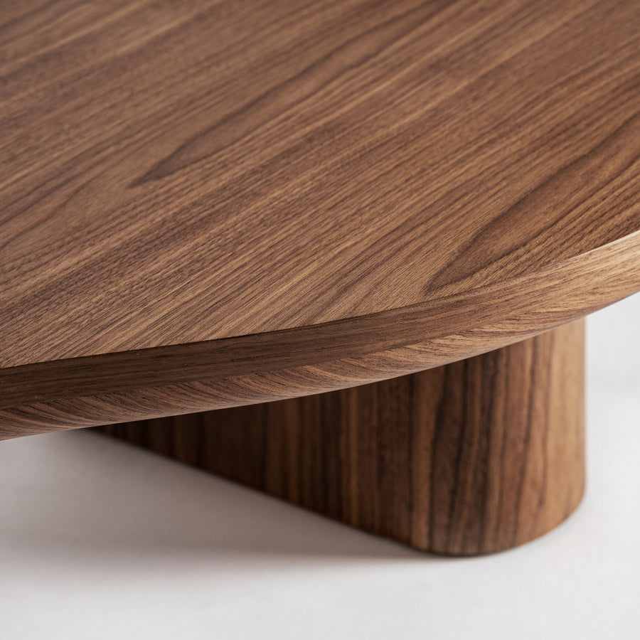 Valódi fa furnér felület részlet – barna erezet és lekerekített él