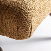 Ülőfelület részletfotó – okkersárga poliészter kárpit textúrája