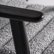 Fekete nyírfa karfa részlete – Jacquard karfás szék