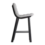 Bárszék oldalnézet – ívelt háttámla és párnázott ülés