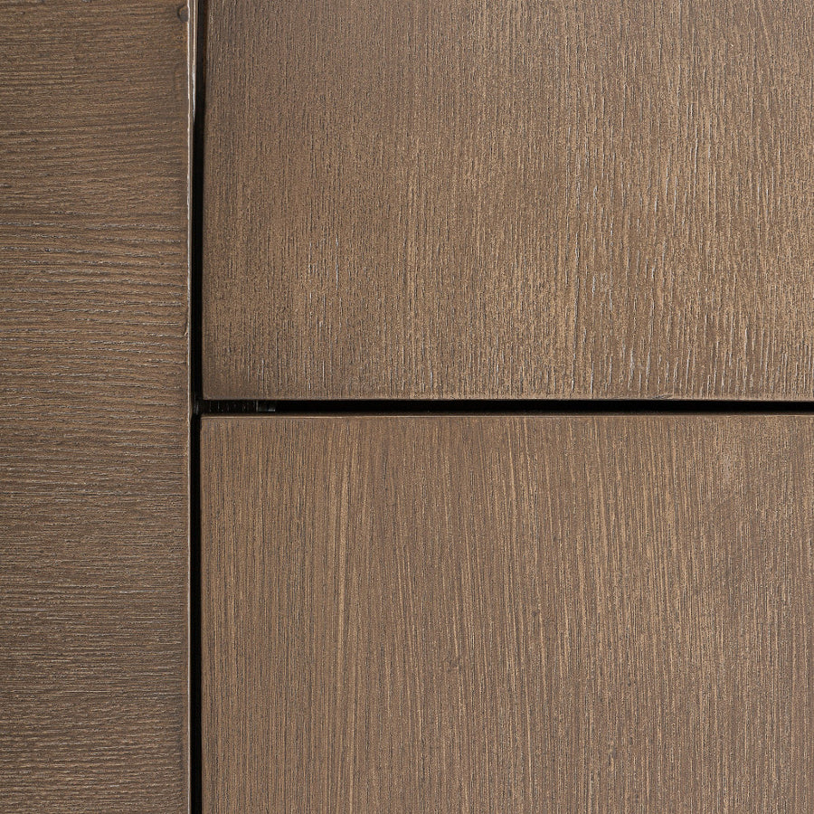 Tölgyfa bútorfront részlet – finom erezet, világosbarna natúr hatás