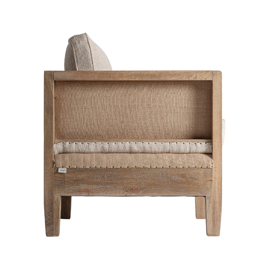 Grube fotel oldalnézet – koloniál ihletésű forma és tömör fa karfa