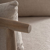 Karfa részletfotó – világosbarnára pácolt nyírfa felület