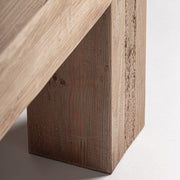 Truel pad lábrészlet – masszív fenyőfa szerkezet és meleg árnyalat