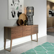 Kortárs stílusú, diófa furnérral borított, dizájn komódszekrény.