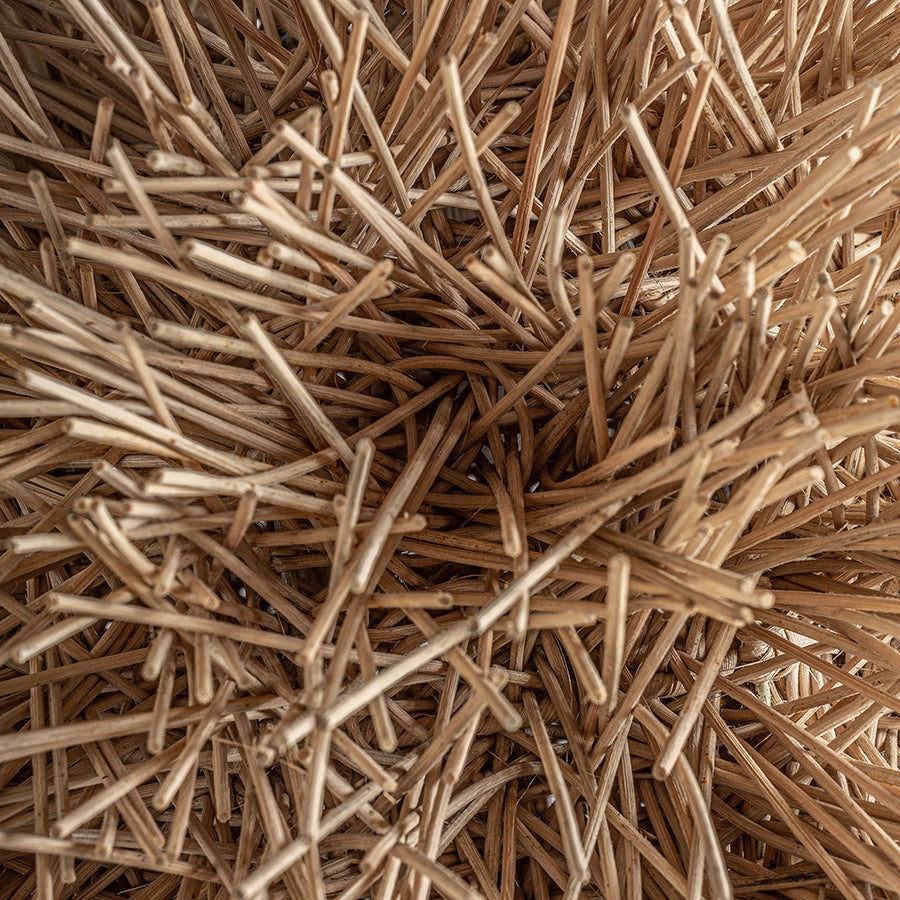 Gömb formájú, fészekszerű kézműves design függeszték lámpa.