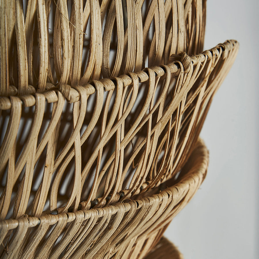 Gömb formájú, kaptárszerű kézműves design függeszték lámpa.