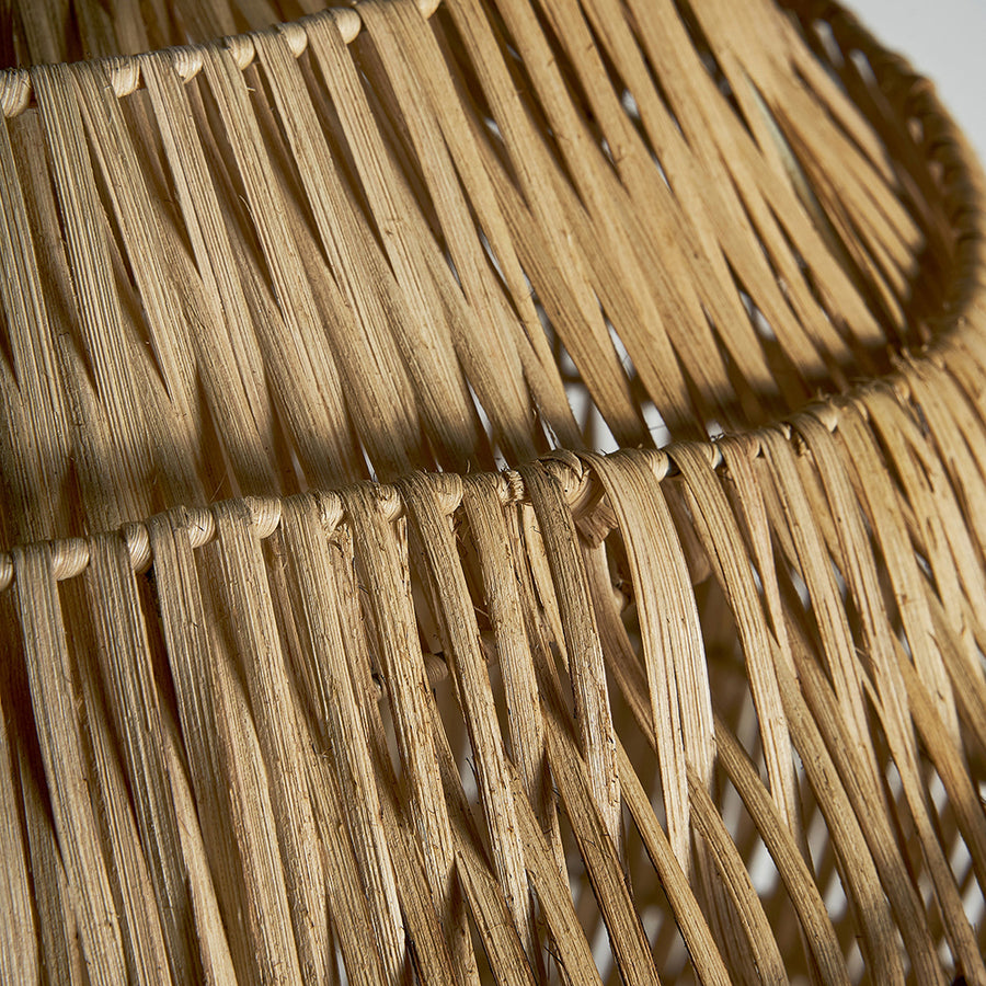 Gömb formájú, kaptárszerű kézműves design függeszték lámpa.