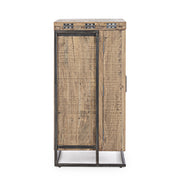 Akácfából és acélból készült bárszekrény.