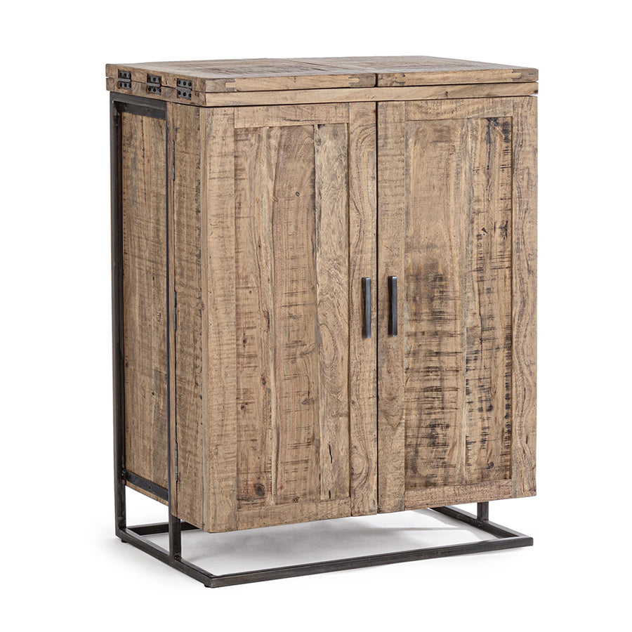 Akácfából és acélból készült bárszekrény.