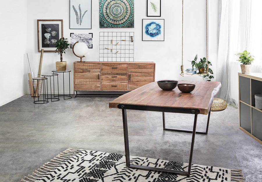 Akácfából és acélból készült tálaló.