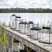 Keleti ihletésű, kortárs stílusú, fekete színű, kézműves fém lámpás.