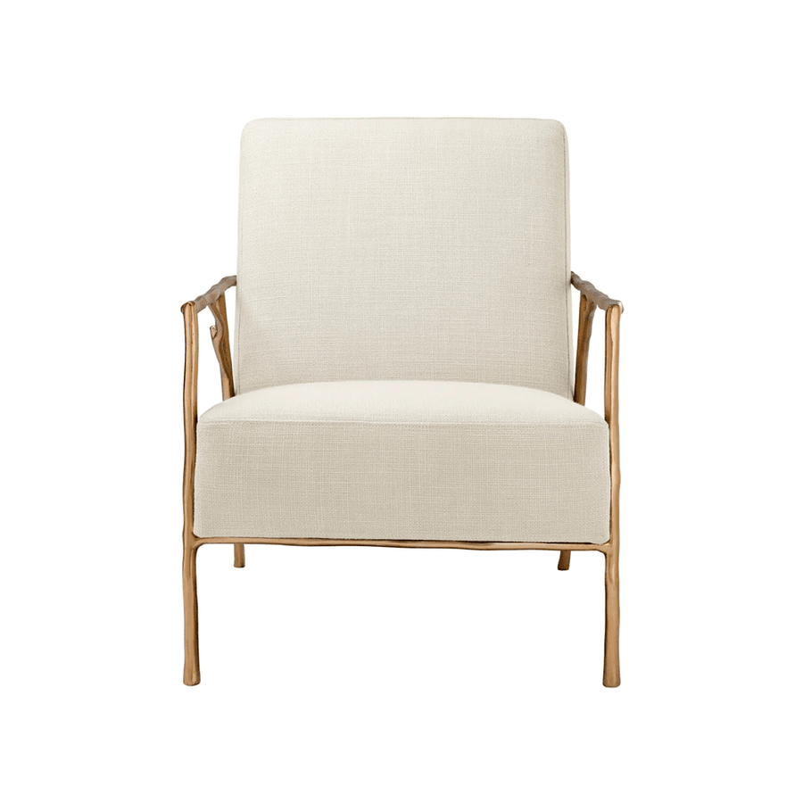 Bézs kárpitozott Eichholtz fotel szemből, arany színű vázzal.