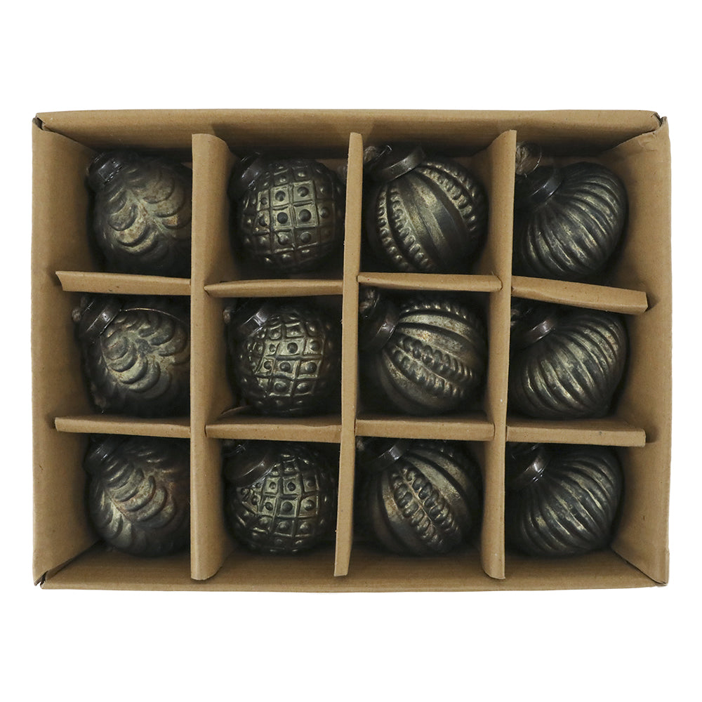 Antik olívazöld üveg karácsonyfadísz szett 12 db-os díszdobozban, négyféle mintázattal