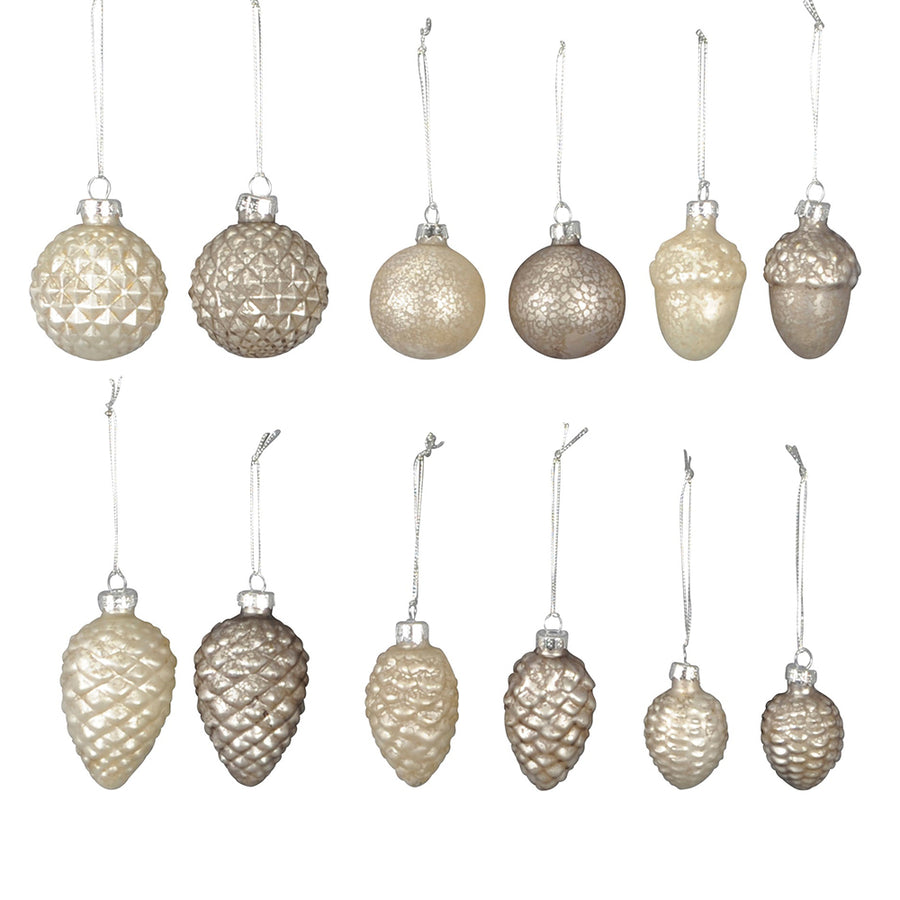 Antique ezüst üveg karácsonyfadísz szett 12 darabos kiszerelésben, különböző formákkal – gömb, toboz és makk mintákkal.