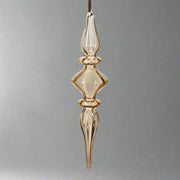 Modern, mégis klasszikus megjelenésű borostyánsárga üveg karácsonyfadísz, elegáns csavart formában.