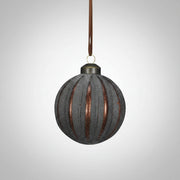 Barna és bronz színű, barázdált felületű Antique karácsonyfadísz, elegáns, rusztikus kivitelben.